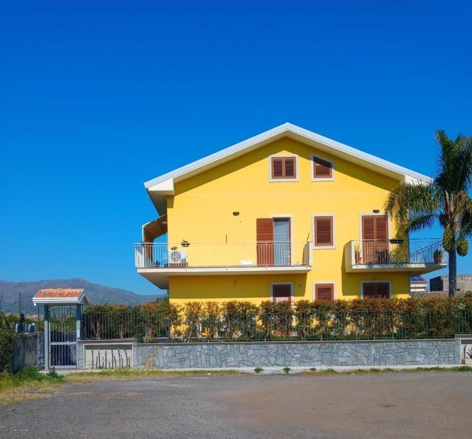 Ferienwohnung Yellow House Fiumefreddo di Sicilia Exterior foto